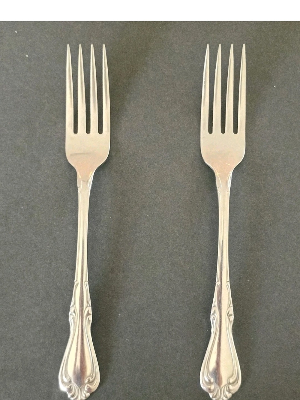 ONEIDA WM ROGERS SUTTON PLACE GLOSSY STAINLESS FLATWARE Lot Of 2 Dinner Forks
